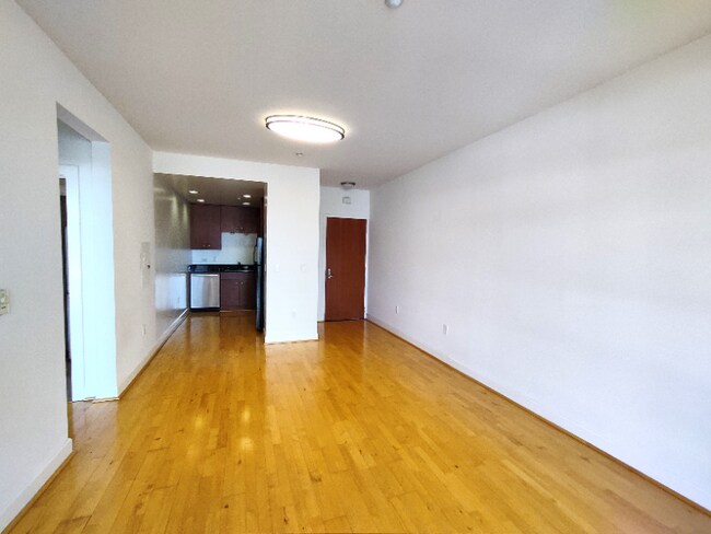 Building Photo - 585 9th St