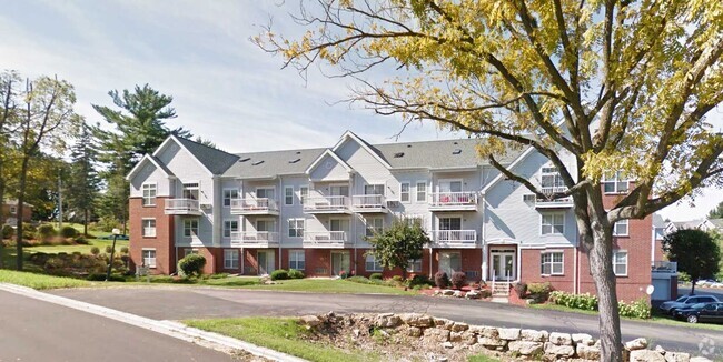 Oak Creek Woods Apartments