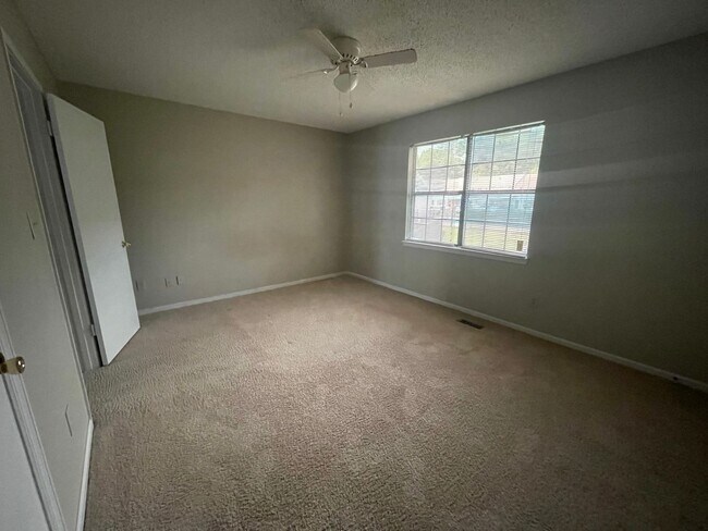 Foto del edificio - 1413 Applegate Dr