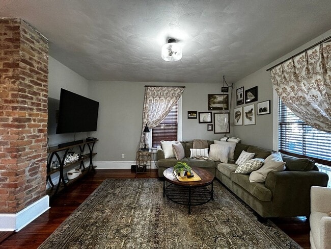 Foto del edificio - Cozy & Updated - 3 BR home in Old SW!