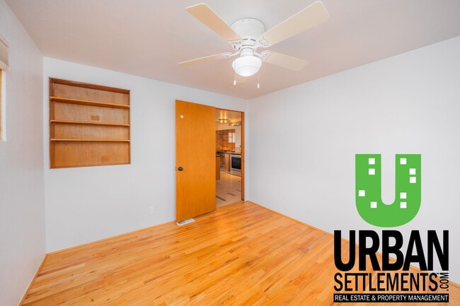 Foto del edificio - 3423 S Grand Blvd