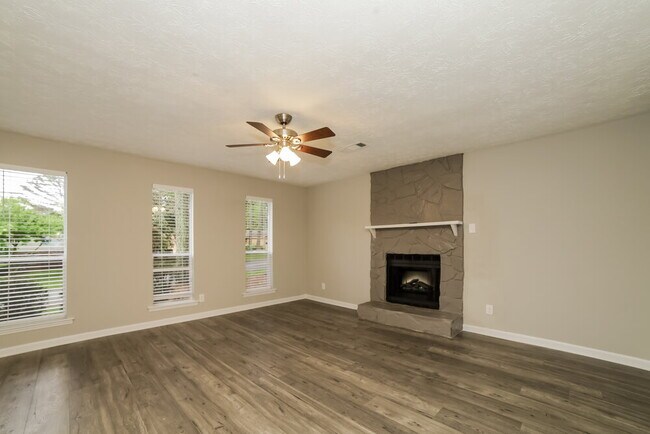 Foto del edificio - 3531 Weathered Wood Dr