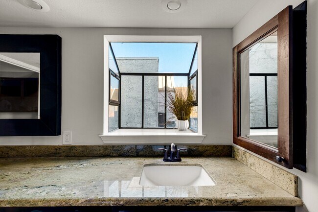 Foto del edificio - 5304 Brownway St