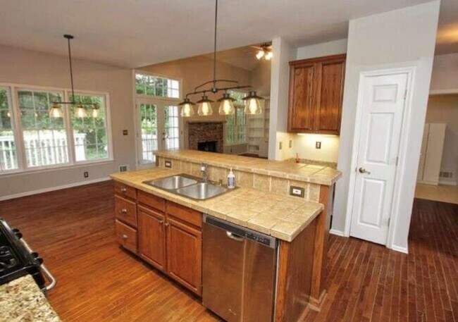Foto del edificio - Spacious 4BR House in Dunwoody. Close to 2...