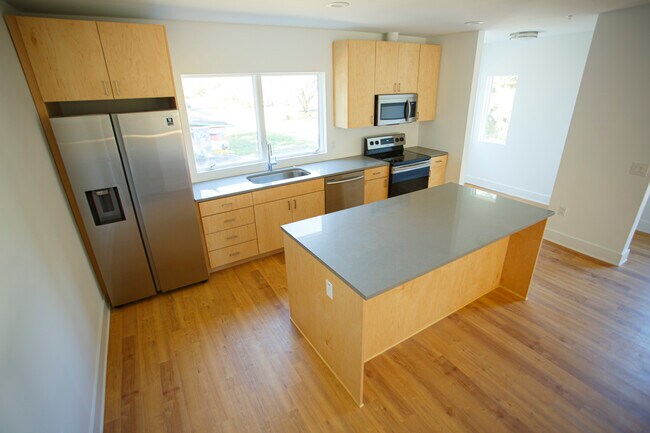 Foto del edificio - 1300 Francis Ave