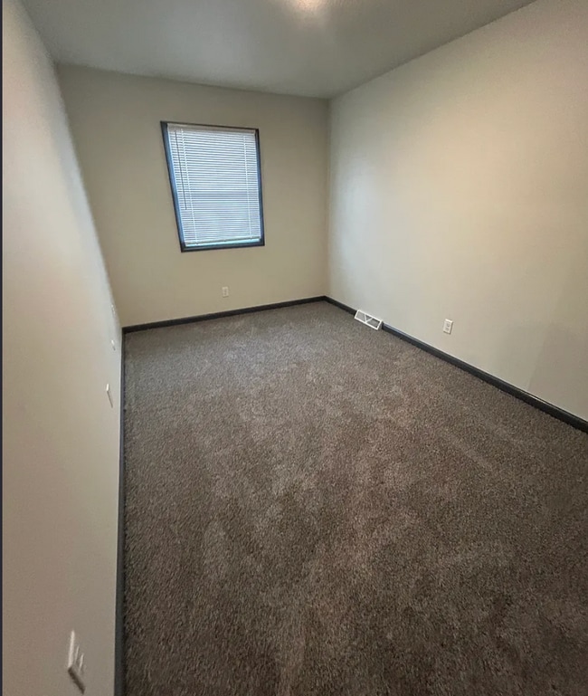 Building Photo - 5310 Divison Duplex