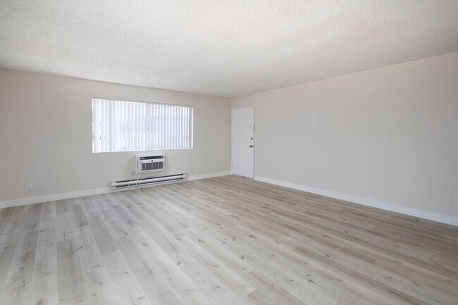 Foto del edificio - Gorgeous 1 Bedroom with AC and Parking in ...