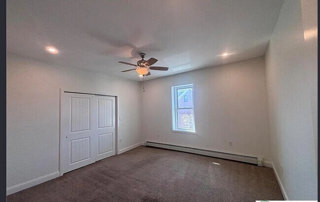 Building Photo - Spacious 3-Bedroom Apartment with Parking Limited-Time Offer!