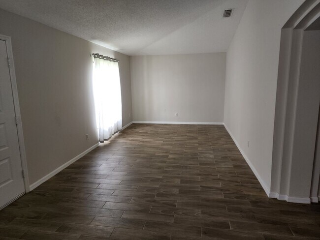 Foto del edificio - Spacious 3 BR 2 BA 2 CG rental in western PSL