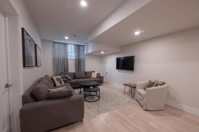 Photo du bâtiment - Student Rental: 130 Chippewa Avenue