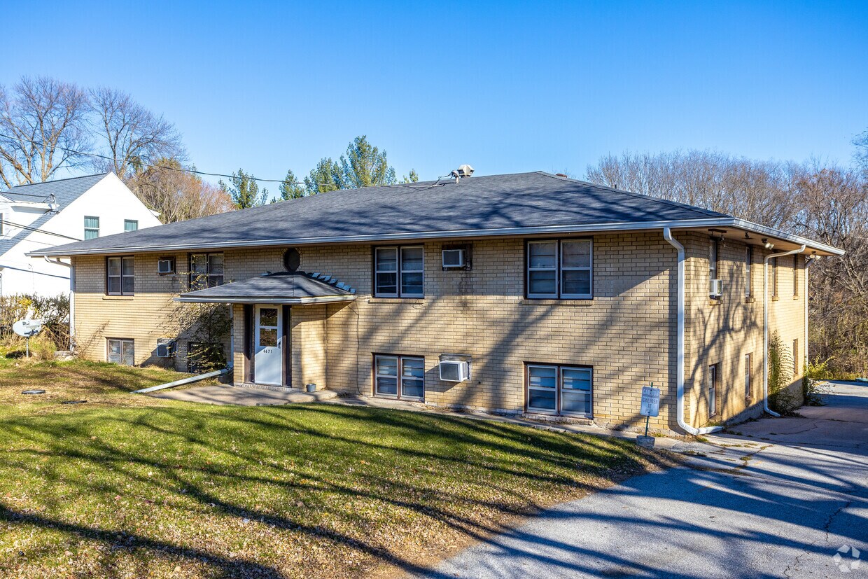 Foto principal - 6657-6671 NW 6th Dr