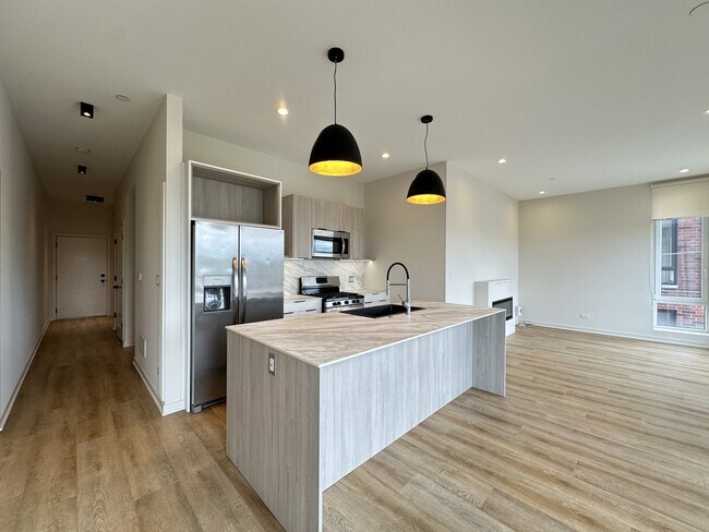 Foto del edificio - 6340 W Belmont Ave
