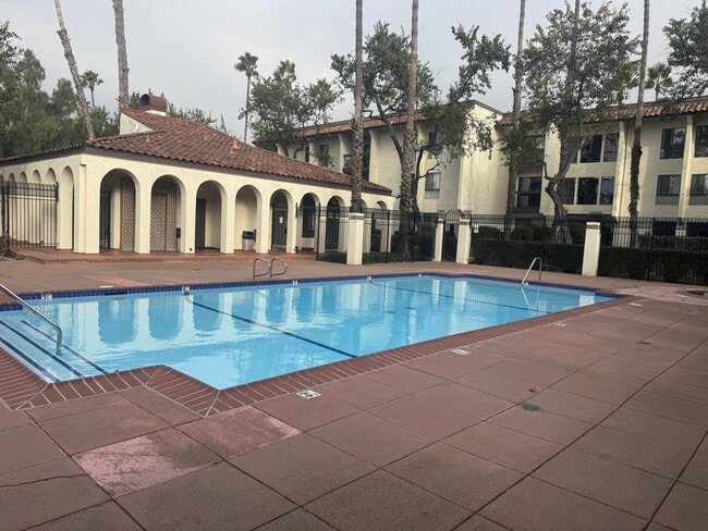 Foto del edificio - 39997 Cedar Blvd