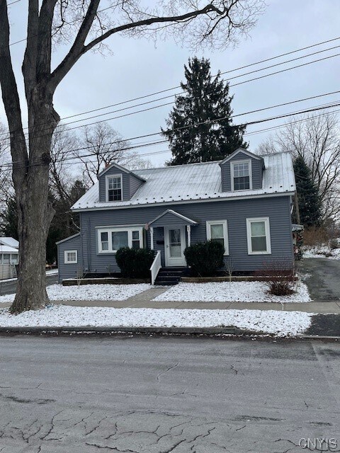 Primary Photo - 4 Maple St