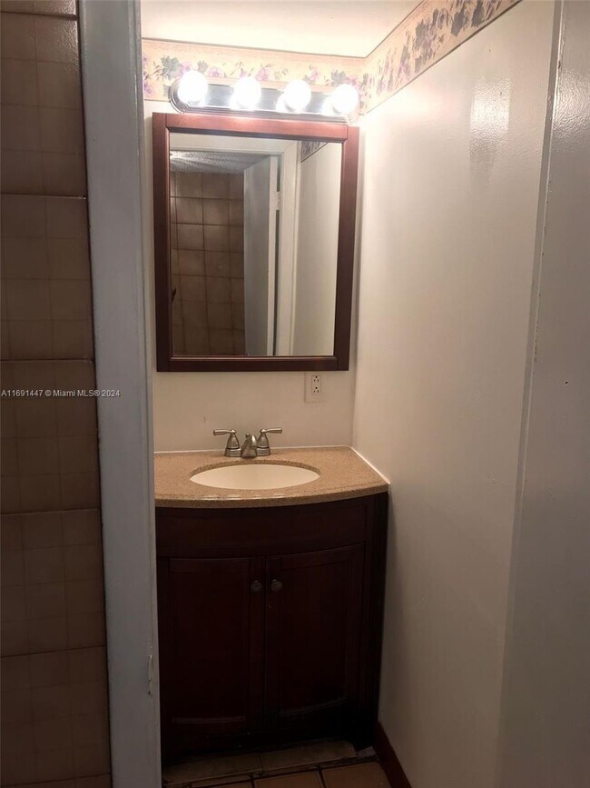 Building Photo - 1 bedroom in North Miami FL 33162