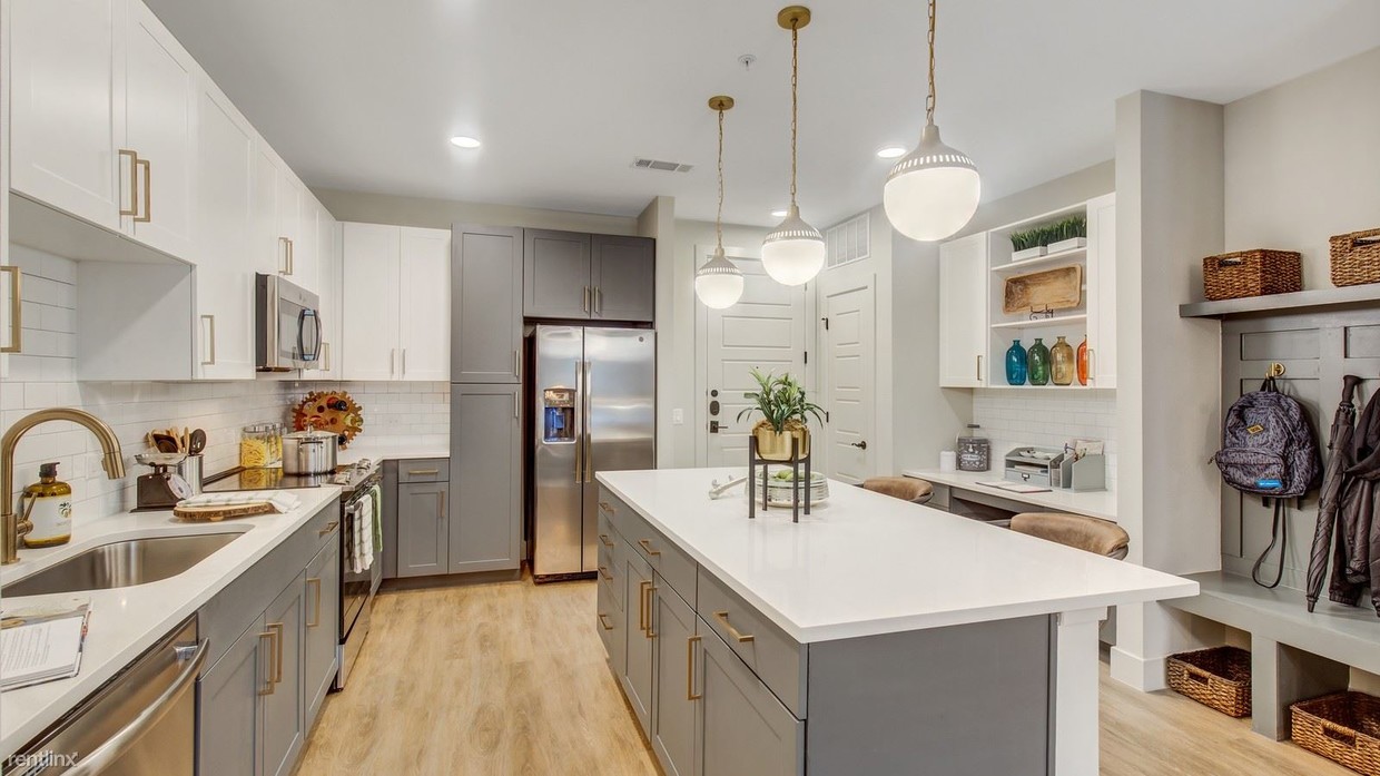 Primary Photo - 2 br, 2 bath Apartment - 114 W 7th St 1,146
