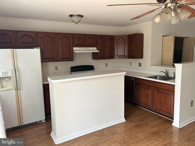 Building Photo - 1619 Rosewood Ct