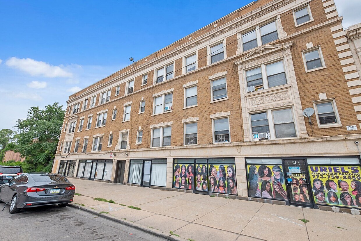 Foto principal - 11000 S Michigan Avenue