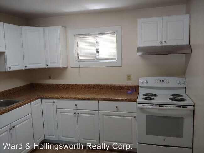 Building Photo - 2 br, 1 bath House - 942 Little Bay Avenue #4