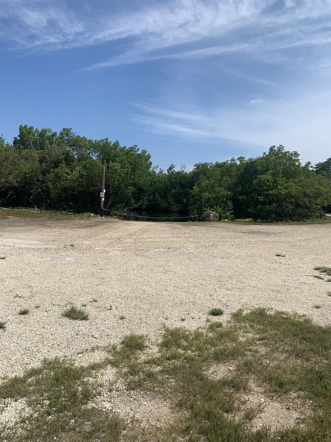 Building Photo - 24870 Park Dr