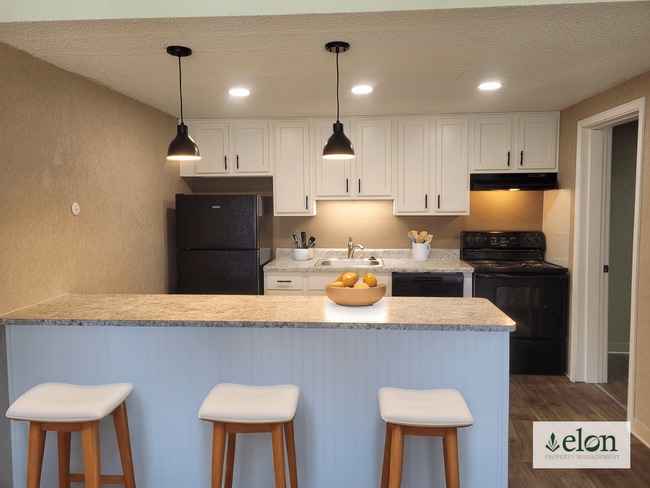 Building Photo - Willow Run