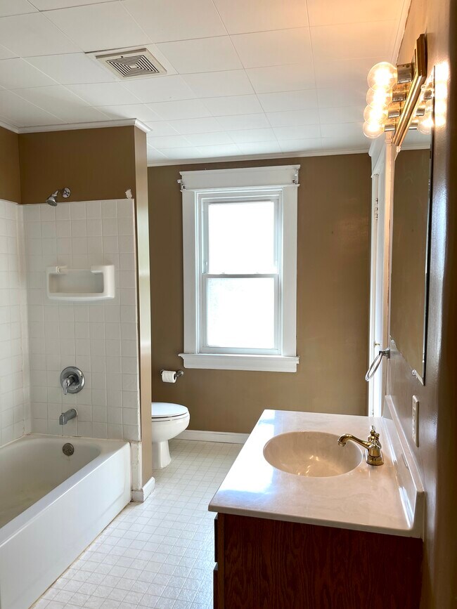 Foto del edificio - 111 S Edgewood Ave