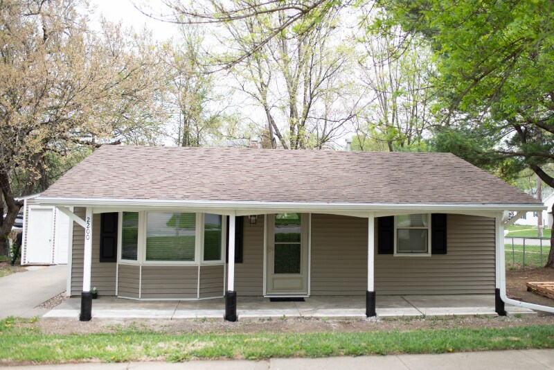 Primary Photo - 2200 N 68th St