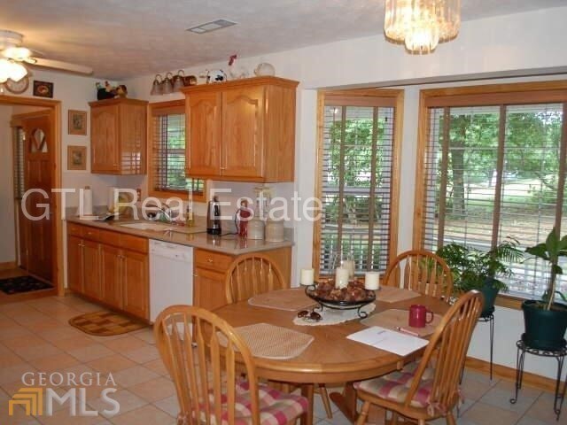 Building Photo - 5BR/4.5BA ranch including guest house