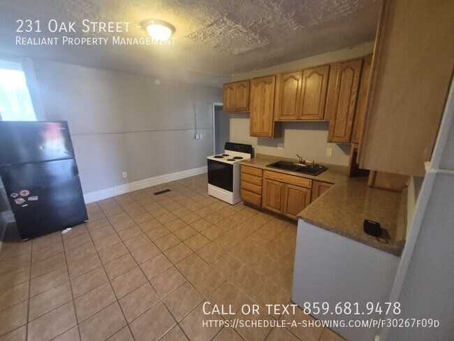 Building Photo - 231 Oak St