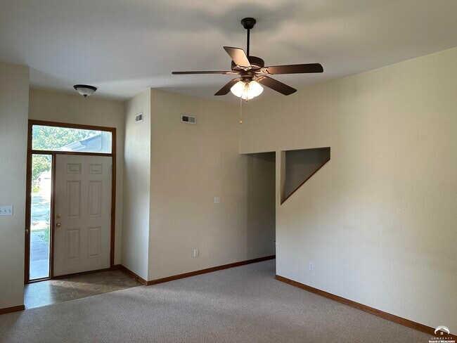 Building Photo - 925 N Field Stone Dr