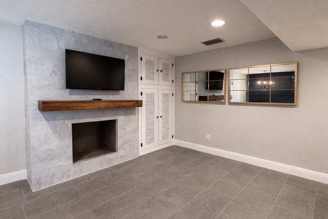 Photo - 727 N Himes Ave Townhome