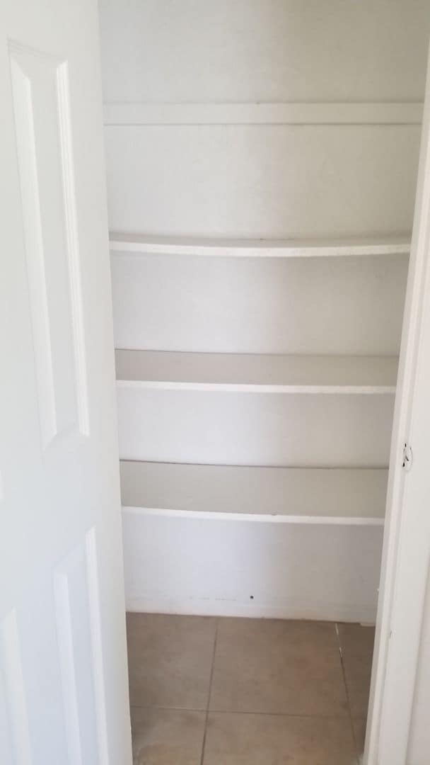 Building Photo - RENT REDUCTION!! 2 bed 1 bath Apartment Water and Pest Control Included