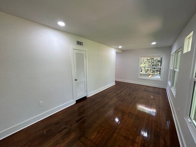 Foto del edificio - 605 SW 9th St