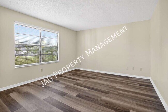 Building Photo - 482 Bentwood Ln