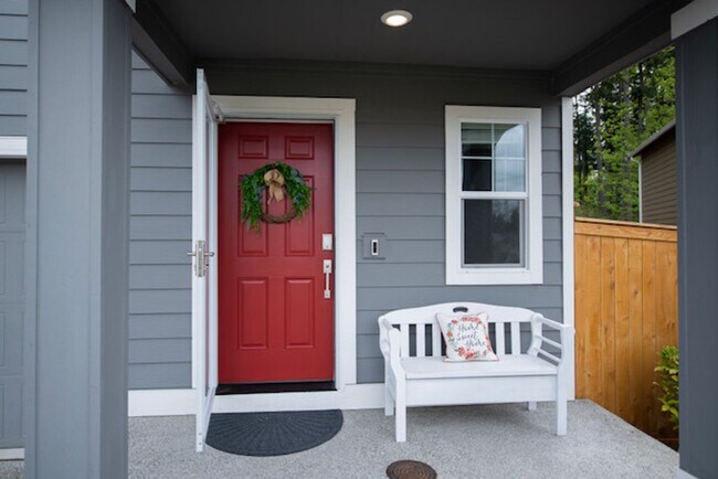 Building Photo - Nearly New Dupont Home 3bed and 2.5 Bath 1940 sq ft