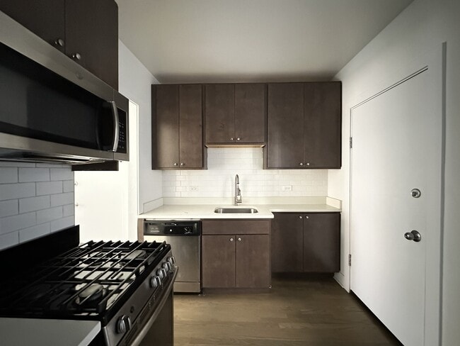 Building Photo - 2645 N Spaulding Ave