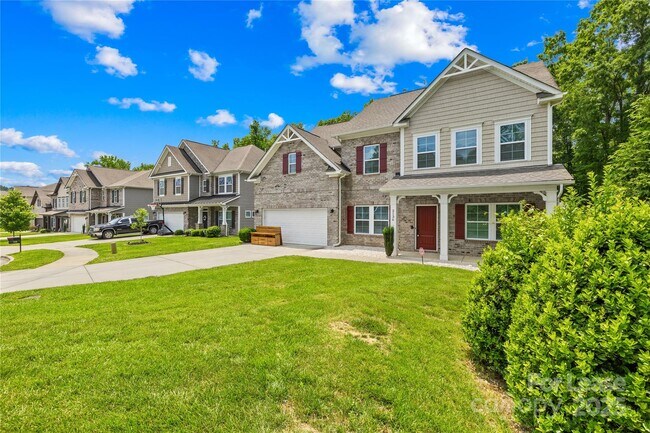 Building Photo - 2136 Laurens Dr