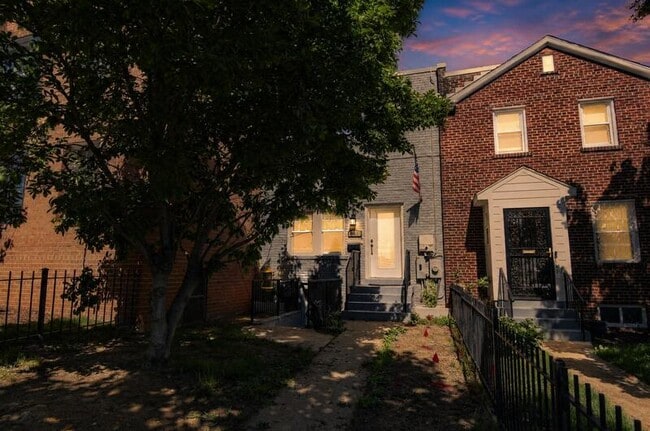 Photo - 847 20th St NE House