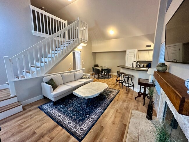 Building Photo - 13703 Richmond Park Dr N