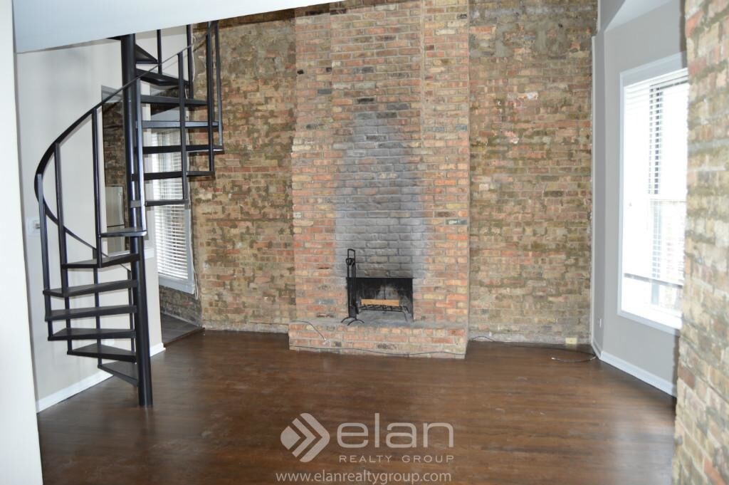 Primary Photo - 3433 N Elaine Pl
