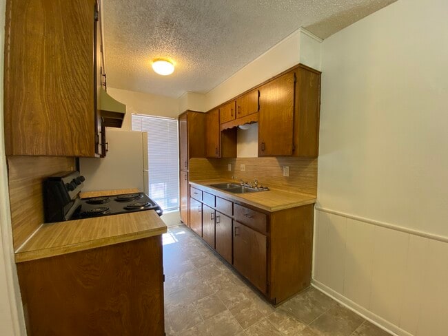Building Photo - 1105 Parmer Ave