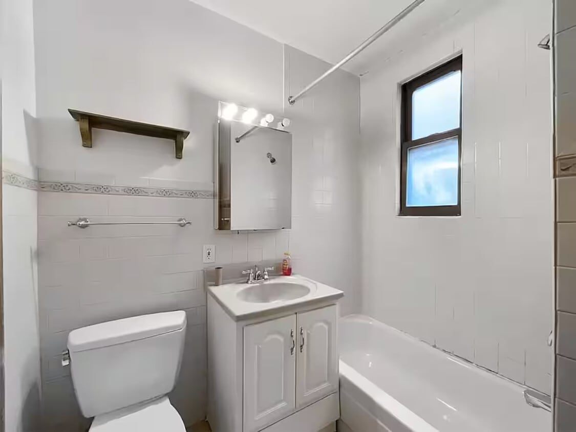 Furnished room/NOT APARTMENT - Furnished room/NOT APARTMENT