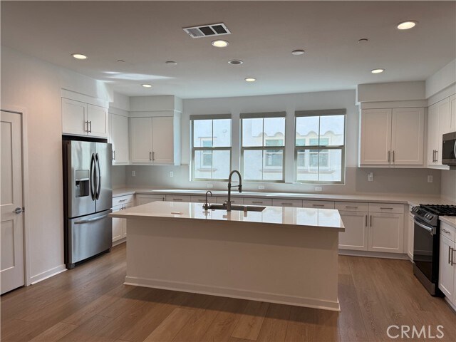 Foto del edificio - 235 Babson Ct