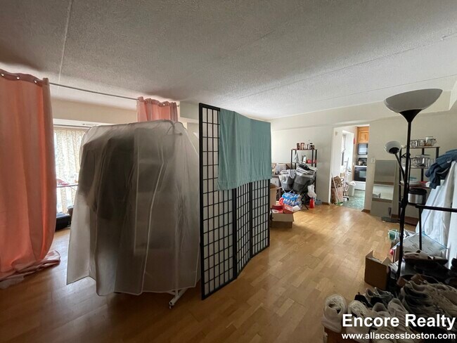 Foto del edificio - 1243 Beacon St