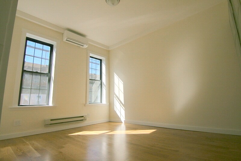 Primary Photo - 1041 Broadway