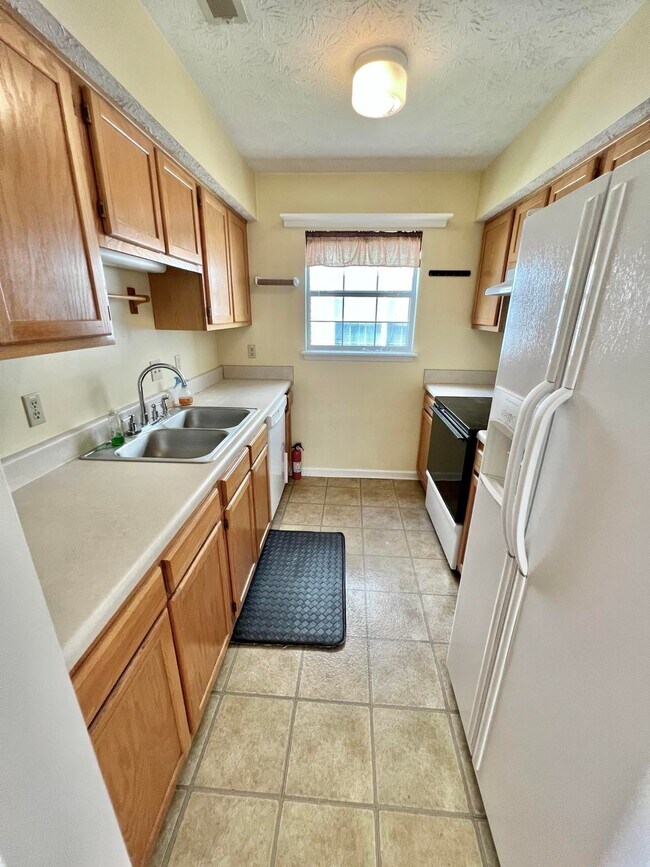 Building Photo - 147 Allyson Dr