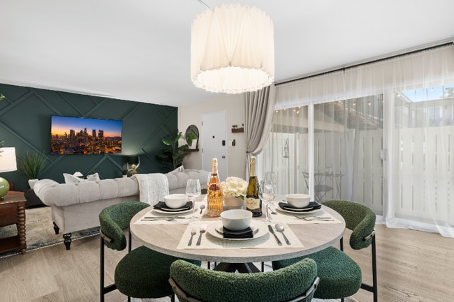 Photo - 2940 W Carson St Apartment