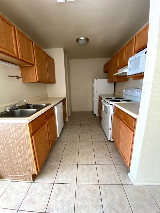 1210 Chaparral St, Rockport, TX 78382 Townhome Rentals in Rockport TX