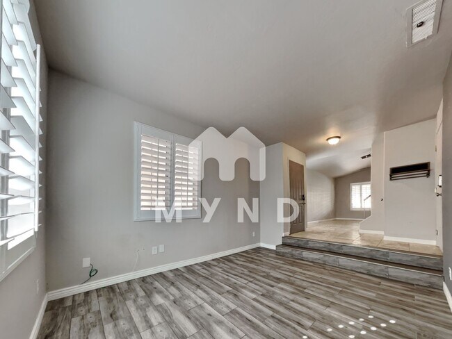 Building Photo - 3718 E Taro Ln