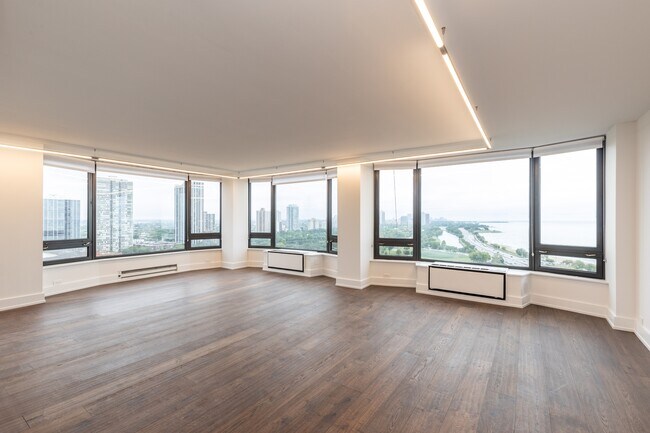 Foto del edificio - 1555 N Astor St